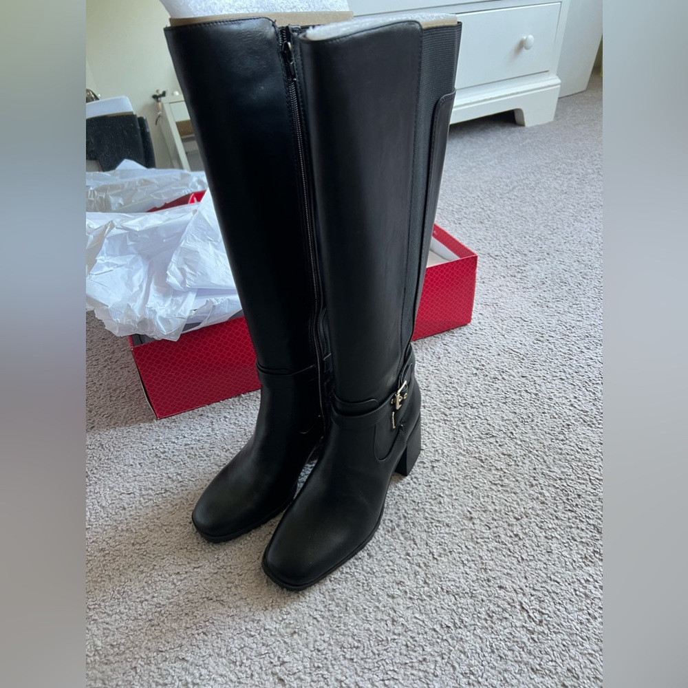 Kelly and Katie Cira Boot